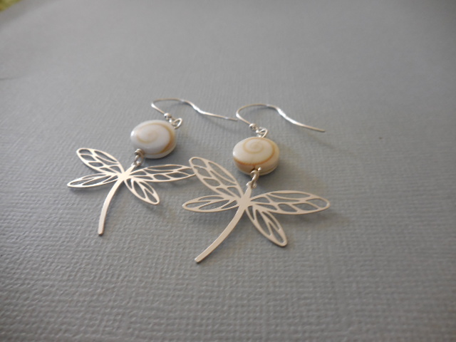 Boucles d'oreilles Oeil de Sainte-Lucie libellule