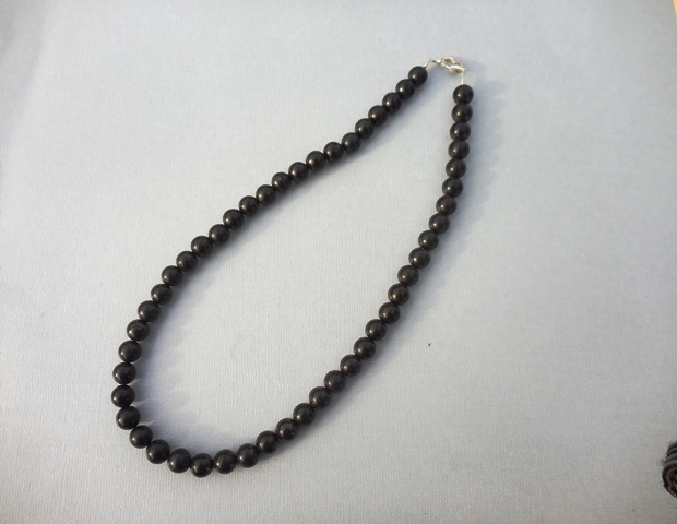 Collier perles rondes 8 mm shungite noire