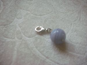 charms avec boule calcédoine