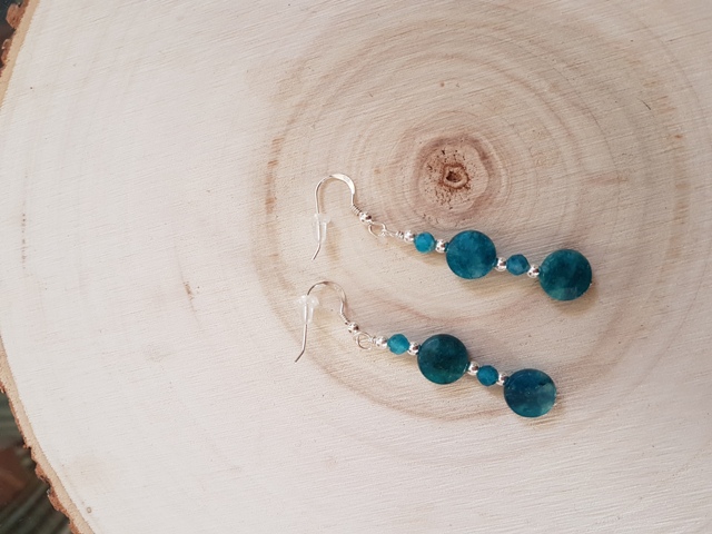 Boucles d'oreilles apatite bleue vierge 