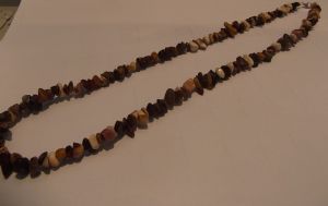 Collier chips mokaite