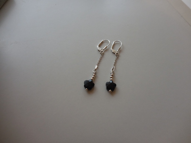 Boucles fleur gemme onyx noir